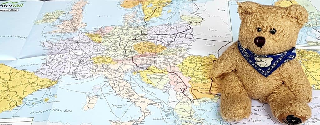 Der Weltreisebär auf einer Landkarte